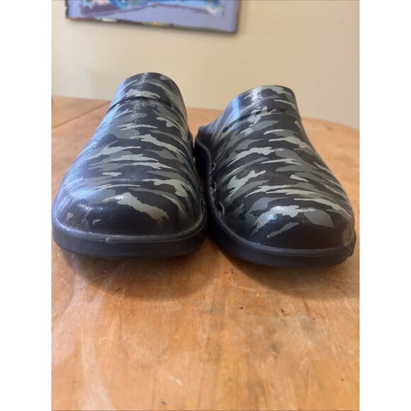 OOFOS Clogs Shoes OOCLOOG Limited Green Camo Recovery Mens 10 Womens 12 Slip On - Picture 2 of 11